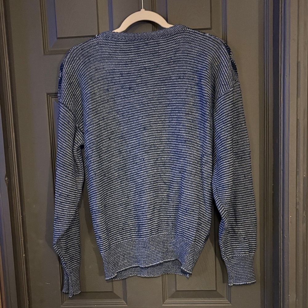 Vintage Men's Blue and White Sweater - Picture 2 of 2